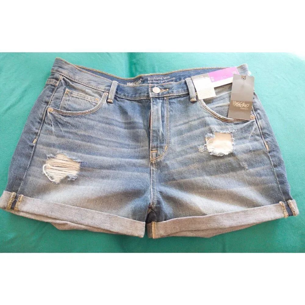 💕Mossimo NWT Shorts Women's Size 8/29 Blue Denim Distressed Boyfriend Mi Shorts
